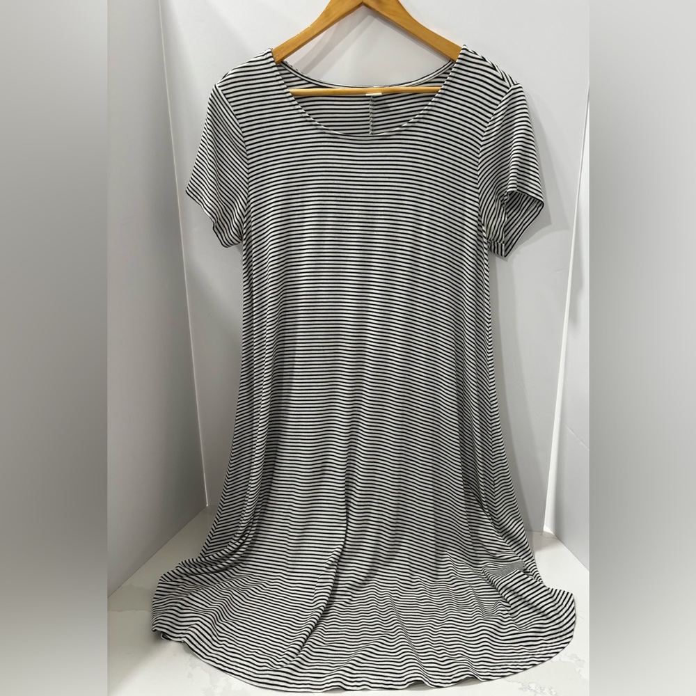 Old Navy Women’s Size Medium Black and White Striped Short Sleeve T-shirt Dress